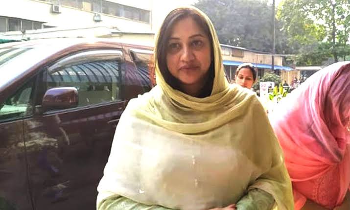 দেশে ফিরেছেন কোকোর স্ত্রী শর্মিলা রহমান